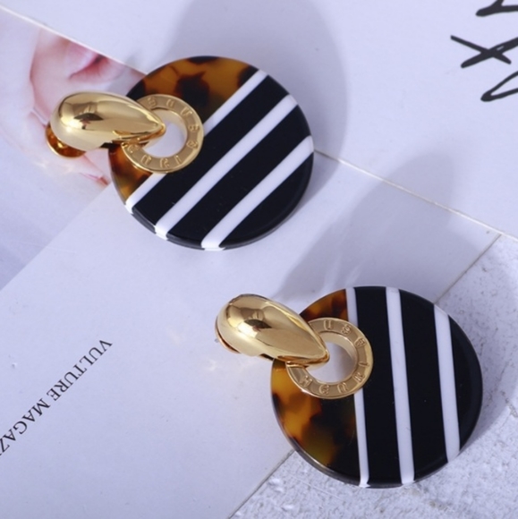 Vintage Henri Bendel Statement Earring - Picture 6 of 9